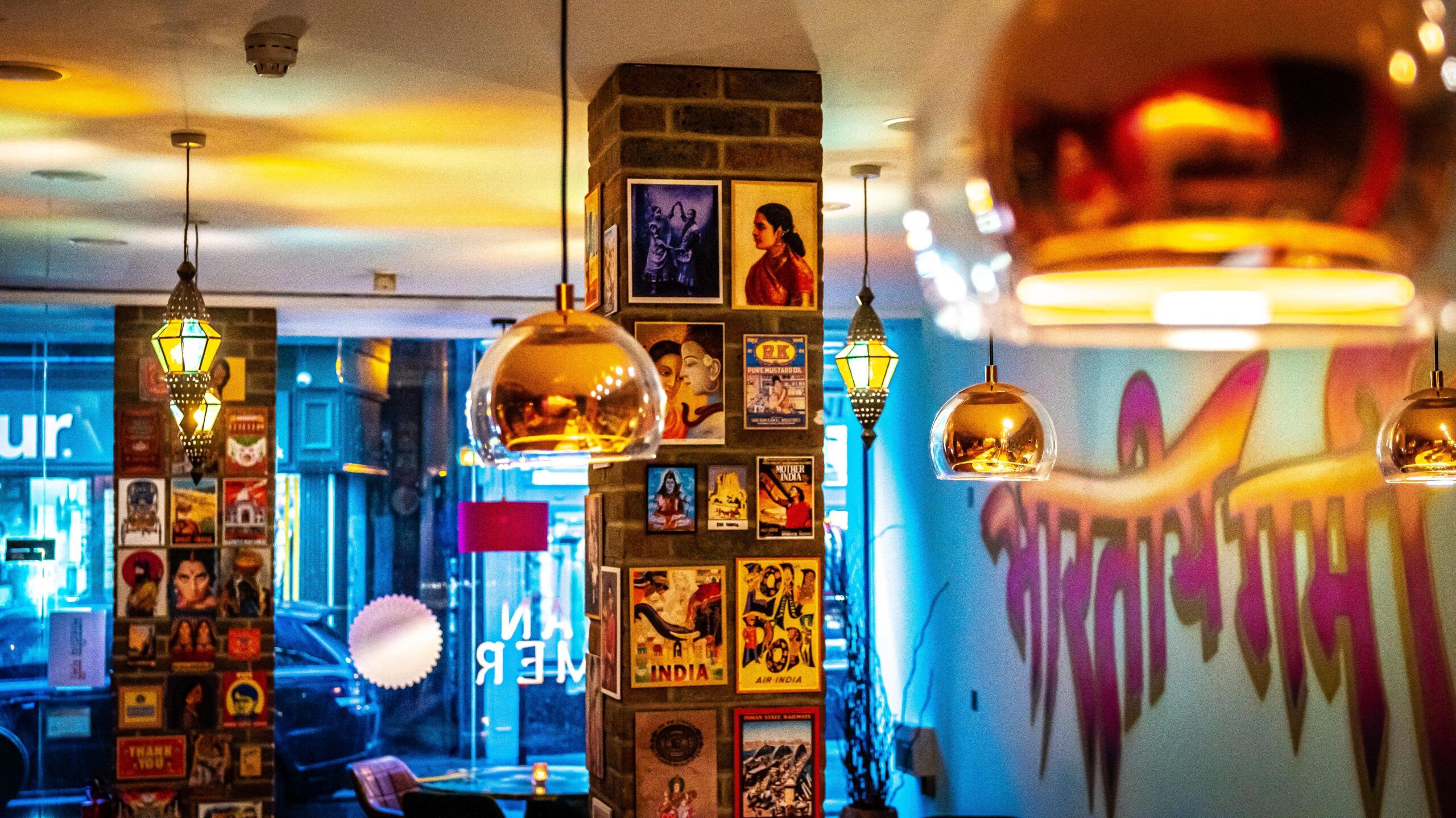 the Indian deco in the restaurant at Indian Summer. Colourful lanterns