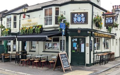 exterior of the basketmakers pub. Gastro Pubs Brighton.