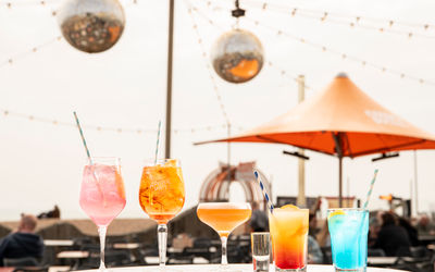 few cocktails served on the outdoor table at ohso social