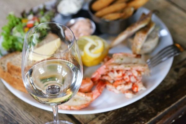 Wine and seafood - Fountain Inn Ashurst