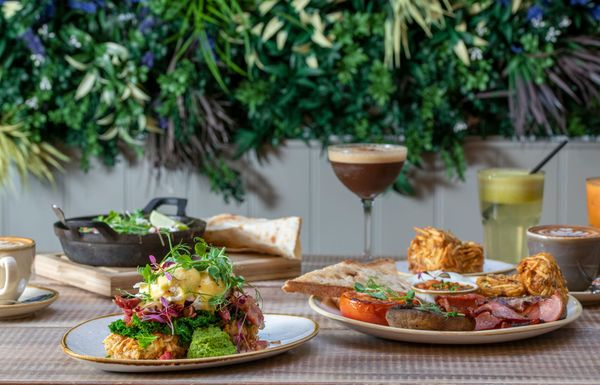 bottomless brunch served on the table