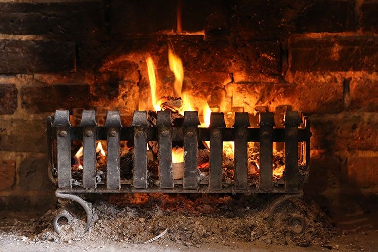 pubs with fires, Winter fire at Sussex pub