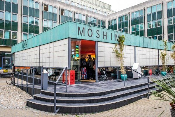 exterior of moshimo in the south lanes in brighton - Best Restaurants in Brighton