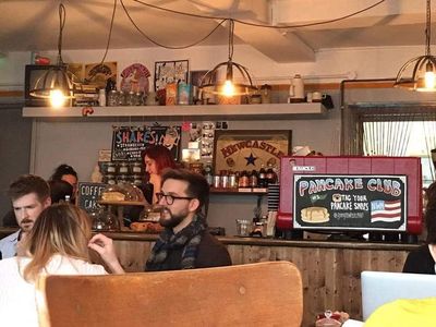 Nowhere Man, Cafe