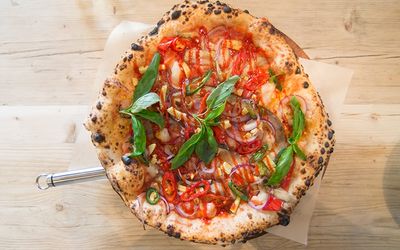 Sourdough pizza with fresh chilies, red onions and a spicy sauce, Vegan Restaurants Brighton, vegan pizzeria in Kemptown