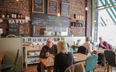 Green Almond, interior - Restaurants in Eastbourne