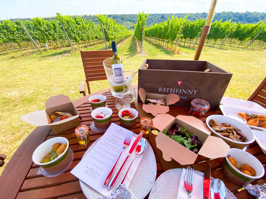Alfresco dining in a vineyard