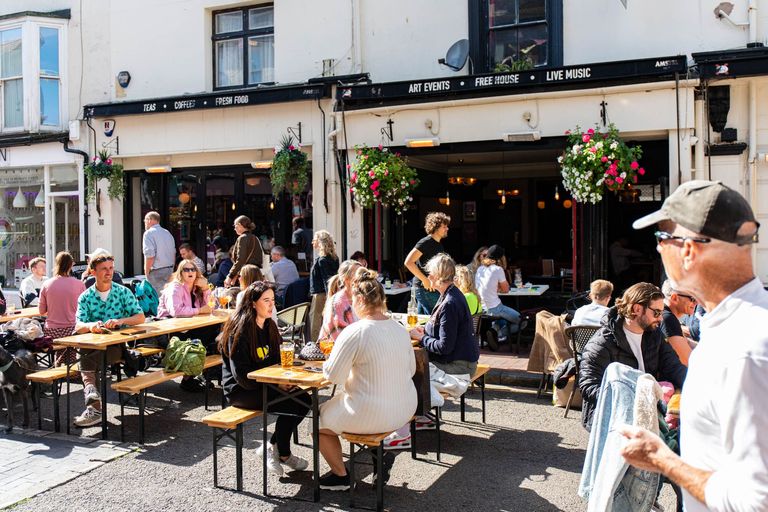 people enjoying sun, food and drinks on The Dorset pubs outdoor seating