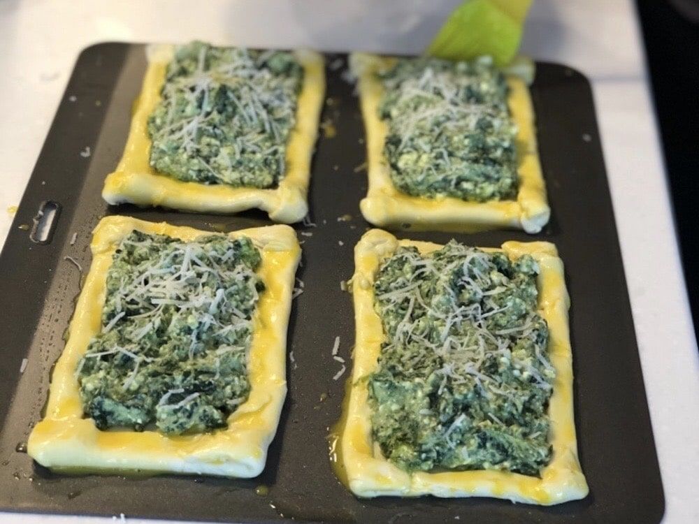 Three-cornered leek pesto, feta and spinach tarts