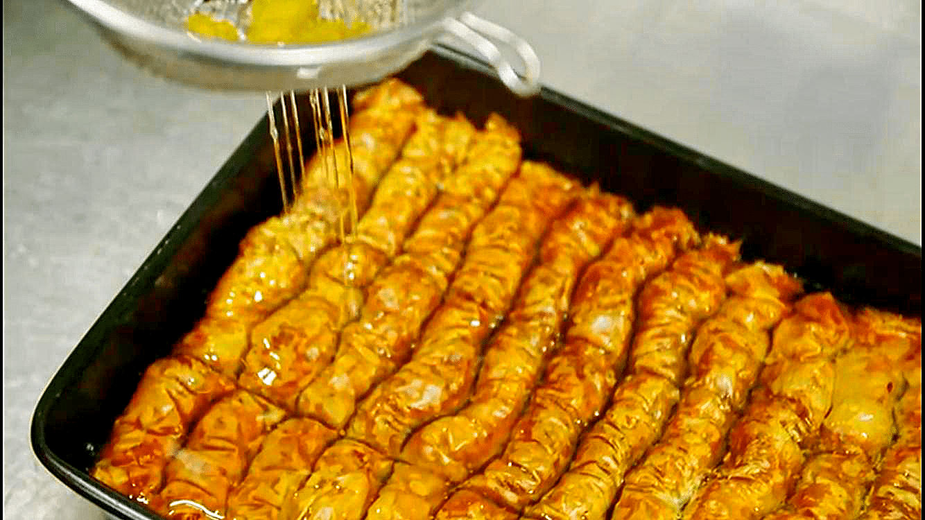 Greek dessert. Baklava recipe at Nostos