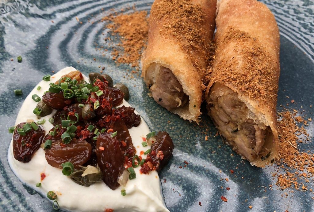 Lamb cigars with yogurt