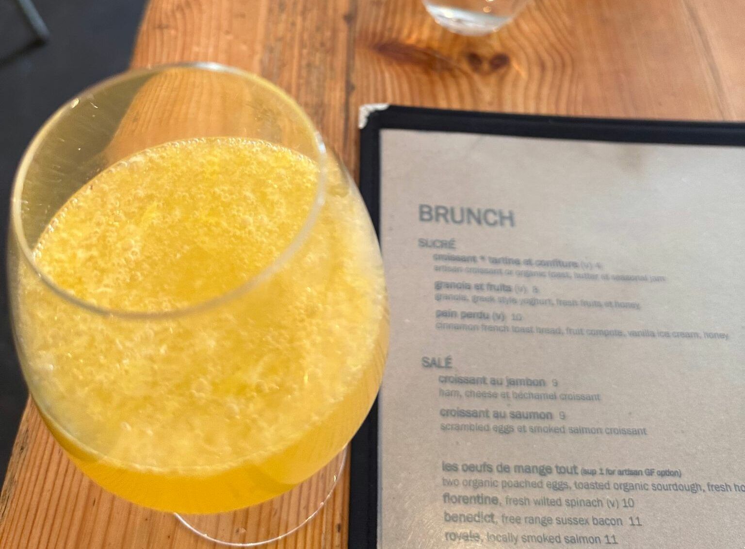 mimosa drink before having a french brunch at mange tout