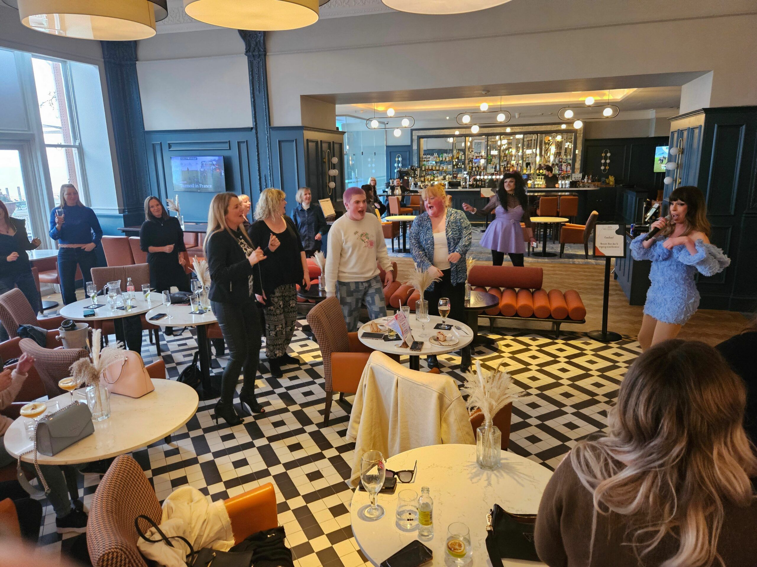 Ophellia Payne performing at the Drag Queen brunch at Metropole bar with lots of people