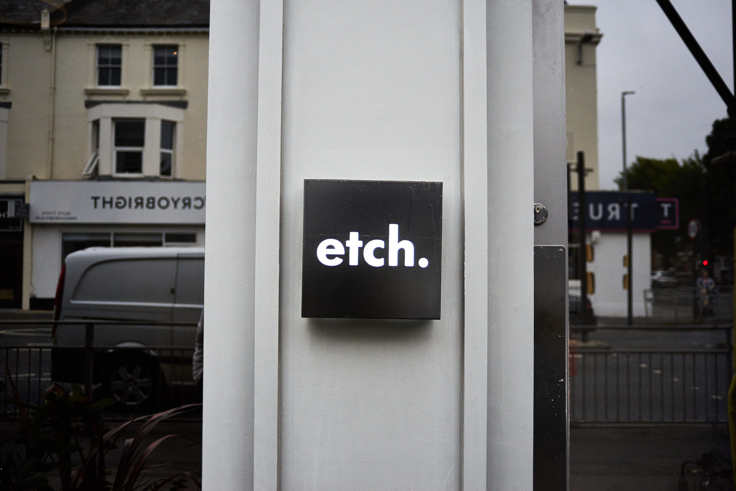 The sign at the entrance of etch. restaurant.