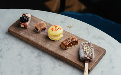 five mini desserts served on the wooden board