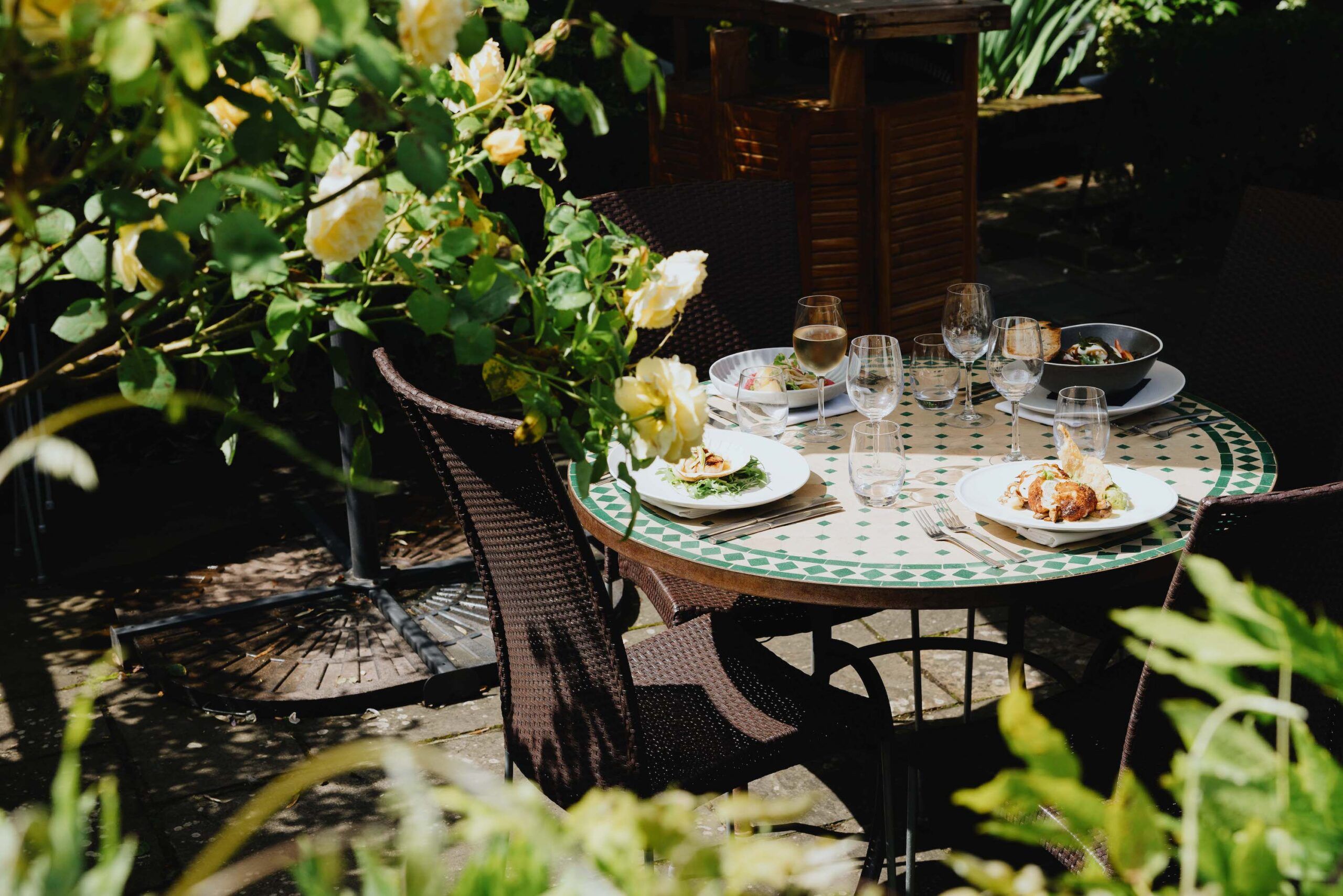 alfresco dining in Alfriston - WIngrove House