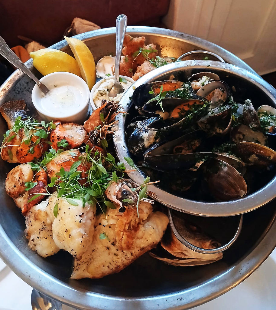 hot plateau de fruits de mer