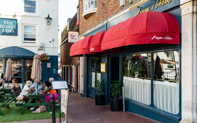 exteriror shot of Burger and Lobster