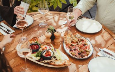 Alfesco dining at Coppa Club Brighton with wine and antipasti platters