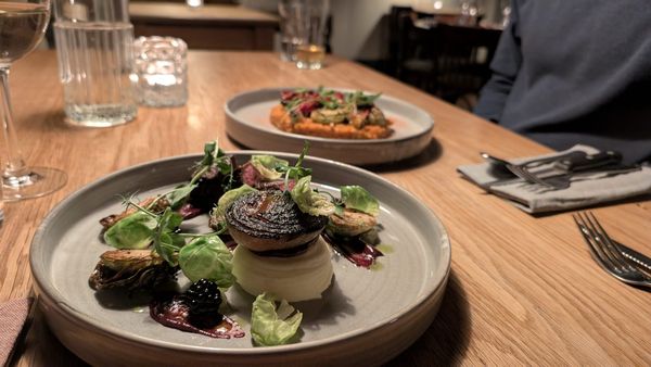 mains on the table at Eight Bells