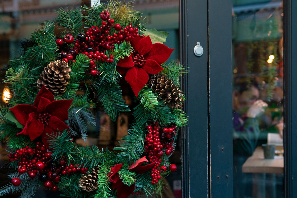 Christmas wreath on the front door of a cafe.