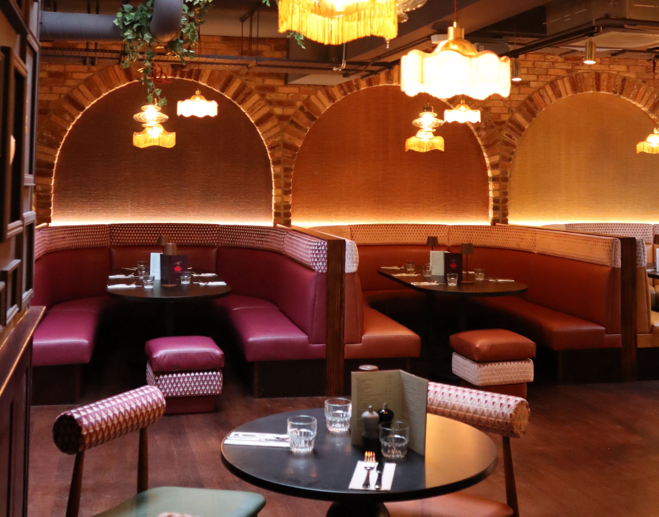 The booths at The North Star in Brighton. Suitable for up to 8 people. Dim lighting. Purple or burgundy seats. A classy looking venue in central Brighton. Brighton pub of elevated standard