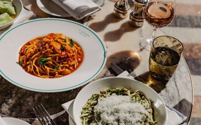 a plate of colourful tomatoes and pesto pasta at Cecconi's in Brighton. presented with nice tableware and the brand Cecconi's. Part of our Italian restaurant guide to Brighton