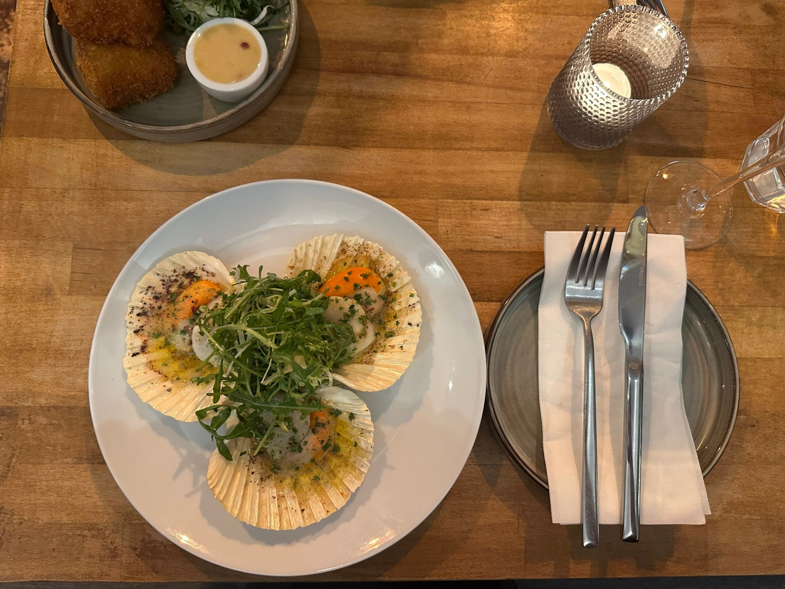 over head shot of scallops, served in their shells