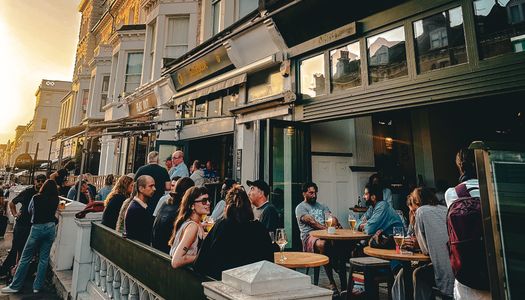alfresco in Hove. People enjoying the golden hour in Hove. Beer garden guide to Brighton and Hove