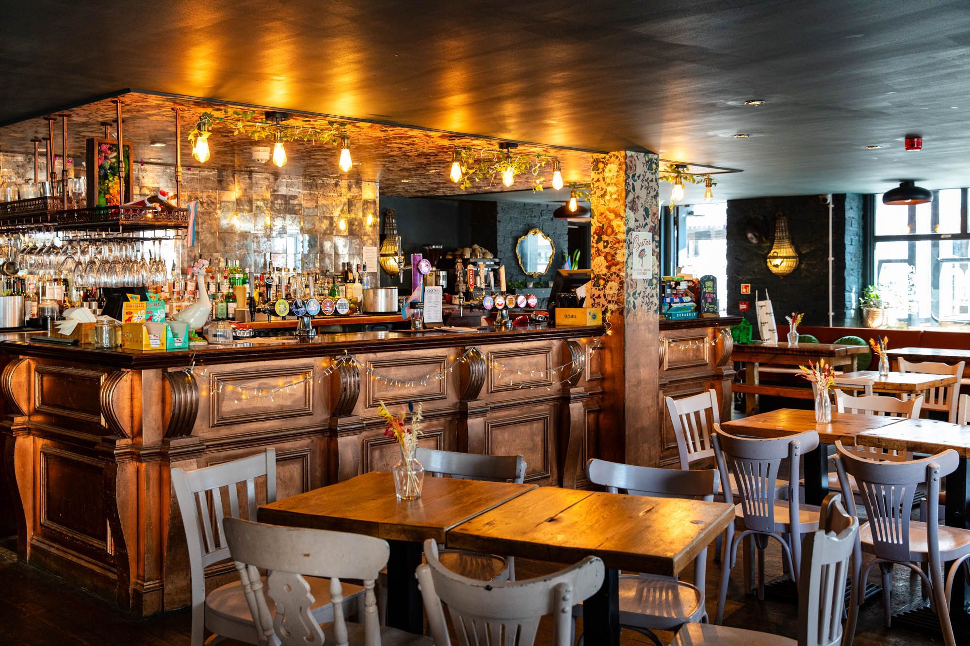 interior shot of the Fountainhead pub
