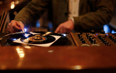 Vinyl - Restaurant in Brighton - Stem restaurant in Hove. DJ Mixing tunes.