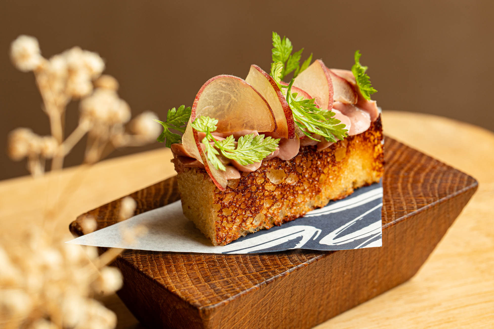 close up shot of toasted brioche at Maré