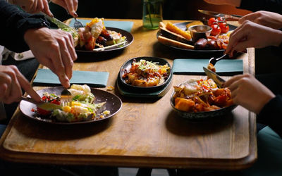 VUDU began in 2021 with a shared dream, to bring something a little different to Worthing, a space built around great coffee, relaxed brunch, crafted cocktails, and a touch of Japanese magic. A people of people feasting on the food.